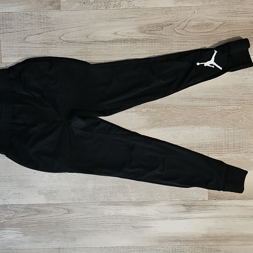 Youth boys Sz Medium 10-12 black nike Jordan joggers